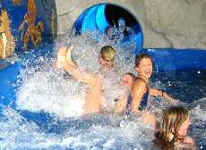 Superrutsche im Hallenbad
