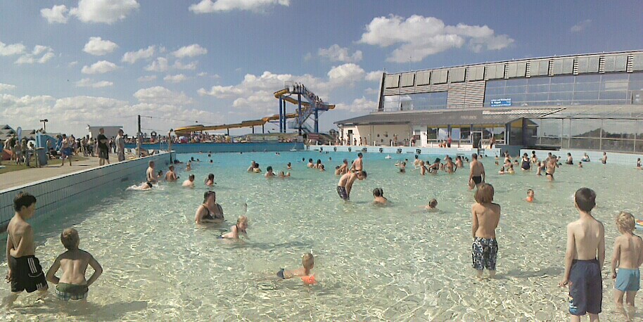 Wellenfreibad am Strand